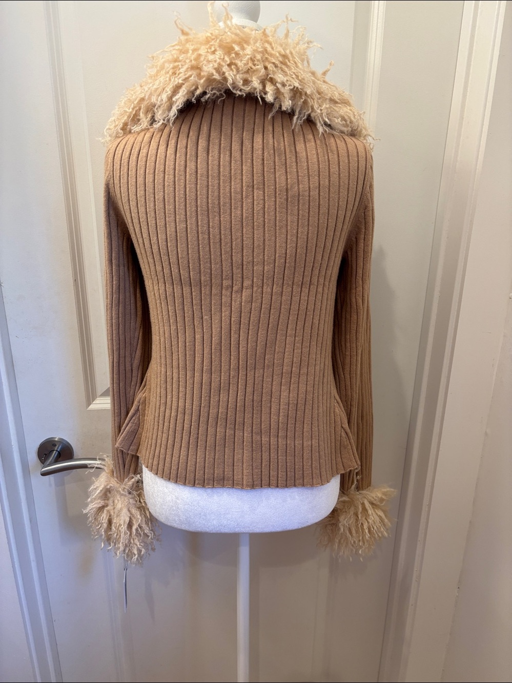 NWT Haute Hippie Cream faux fur Trim latte Brown Ribbed penny lane Sweater- M - Picture 3 of 8